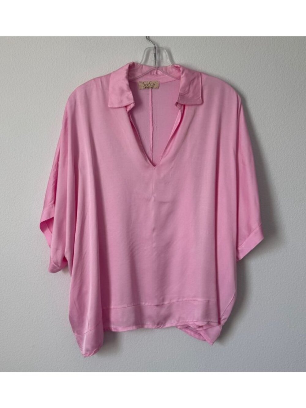 Sofia Made in Italy Pink Short Sleeve V-Neck Collared Oversized Blouse Size M ?